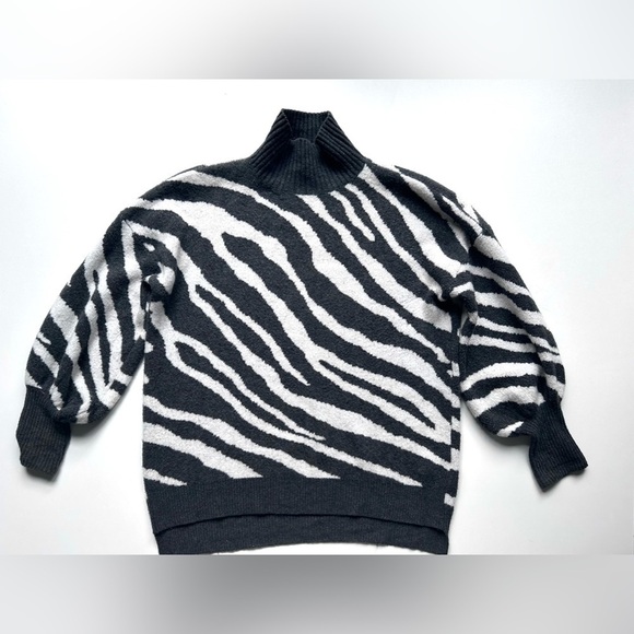 French CONNECTION Tiger Jacquard Sweater Size Medium - Picture 2 of 8